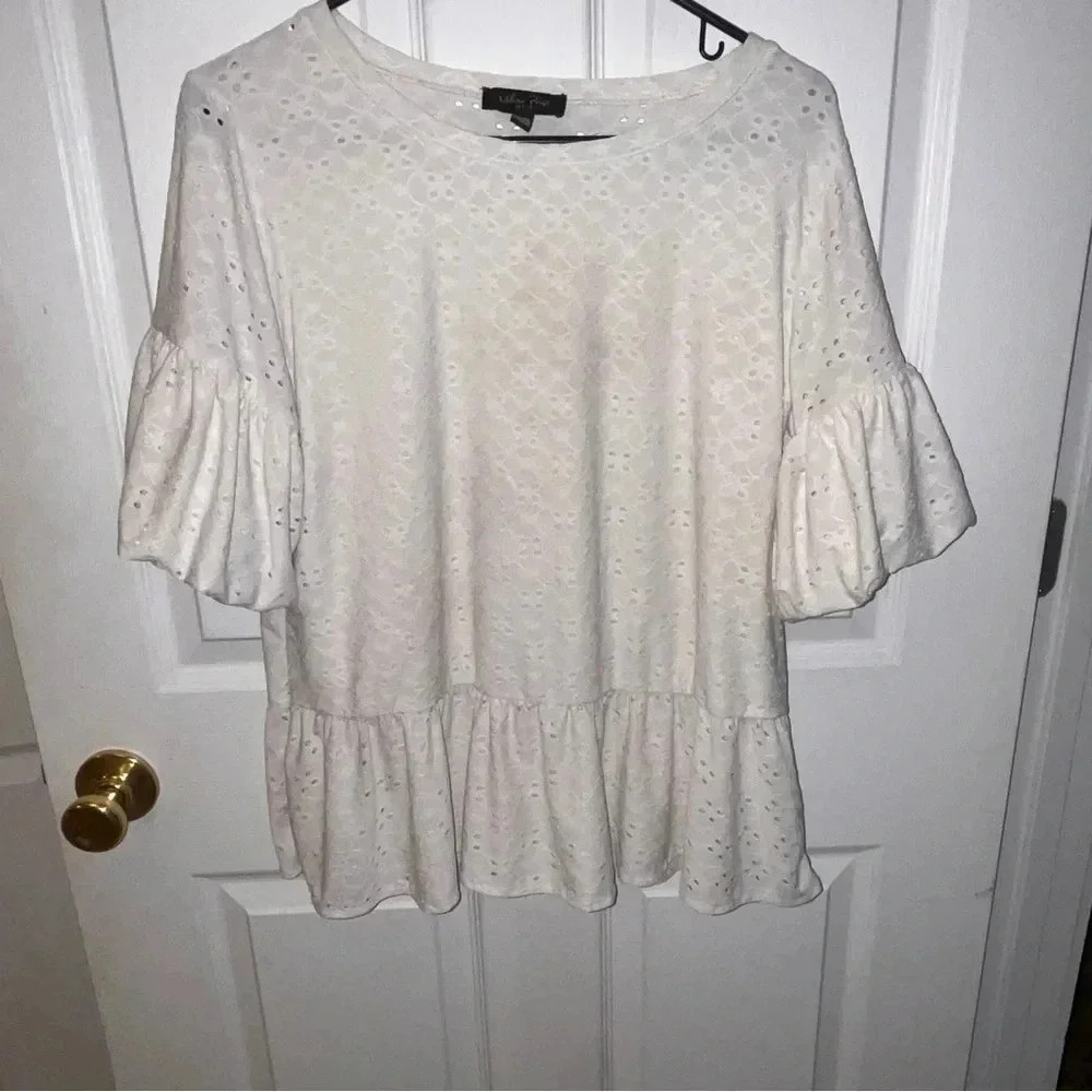 Petite/ Melissa Paige petite lg/ white top